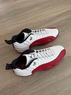 Jordan Men’s White and Red Air Jordan XII Low Golf Shoes